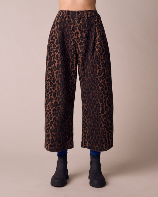 model wears bonnie dark leopard denim jeans front