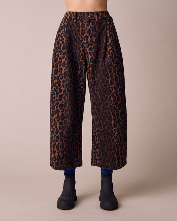 model wears bonnie dark leopard denim jeans front
