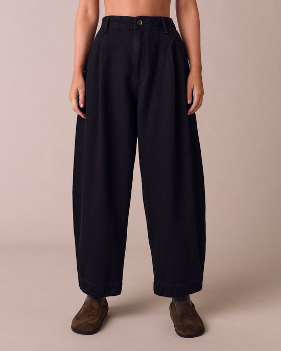 model wears veda true black denim jeans front