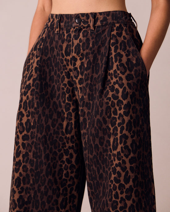 model wears bonnie dark leopard denim jeans 
