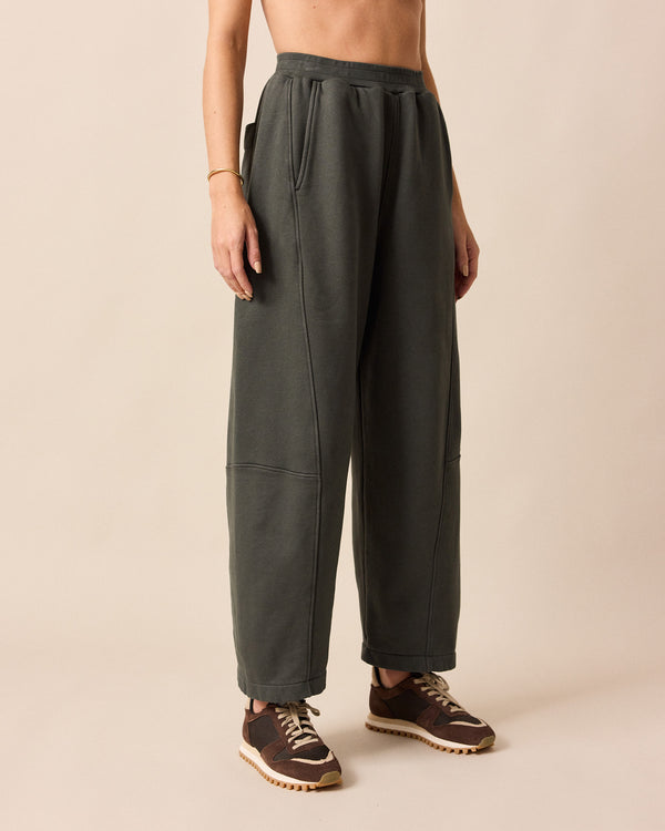 model wears lyra pumice fleeceback jersey trousers right