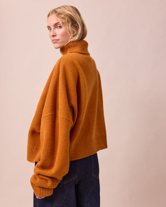 model wears ruth spice knitted jumper