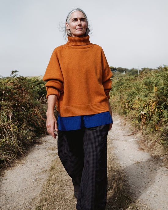 model wears ruth pumpkin spice knitted jumper