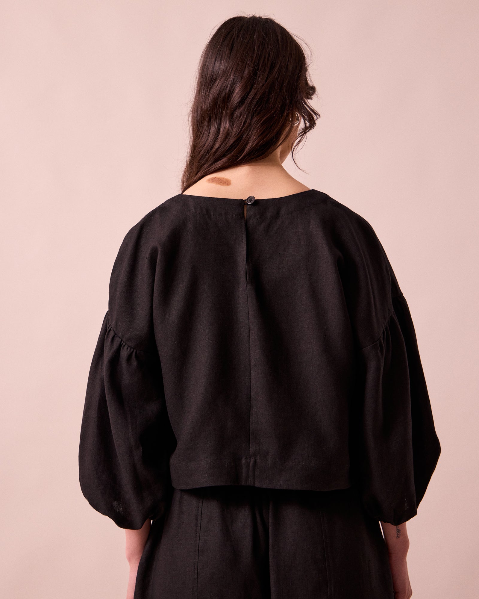 Aisha Black Linen Top – Beyond Nine