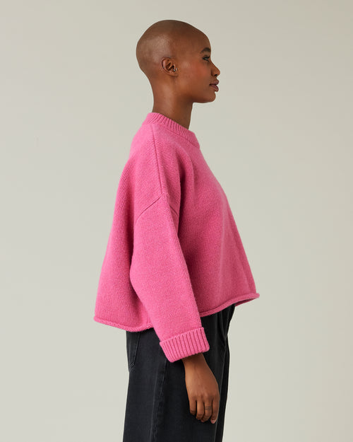 model wear pink knitted coco jumper