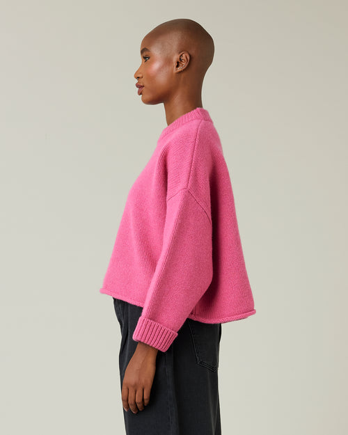 model wear pink knitted coco jumper