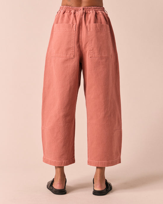 model wears bonnie clay pink denim jeans back