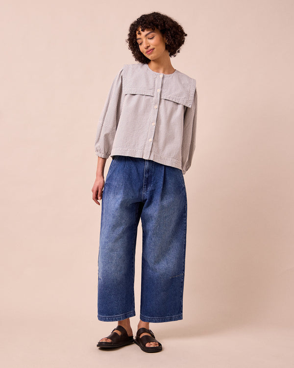 model wears bonnie mid blue denim jeans right