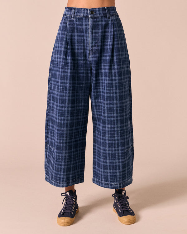 model wears bonnie mid wash plaid jeans front