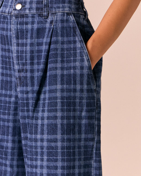 model wears bonnie mid wash plaid jeans
