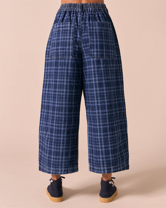 model wears bonnie mid wash plaid jeans back