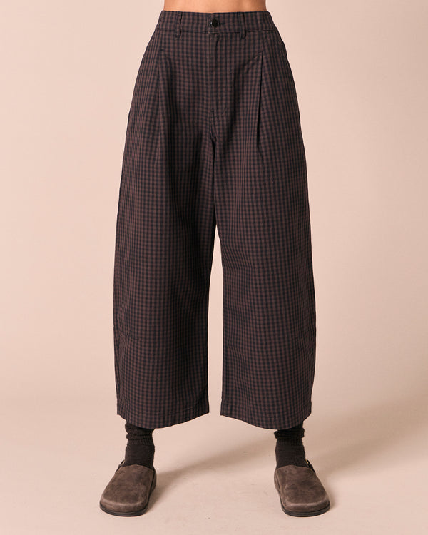 model wears bonnie mulberry gingham denim jeans front