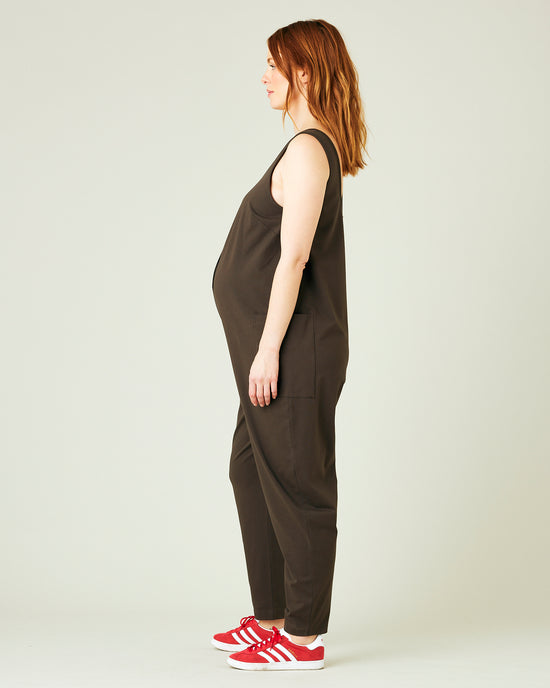 pregnant model wears cocoa cotton jersey poppy jumpsuit