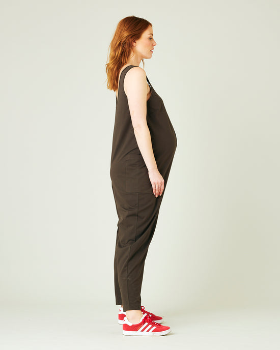 pregnant model wears cocoa cotton jersey poppy jumpsuit