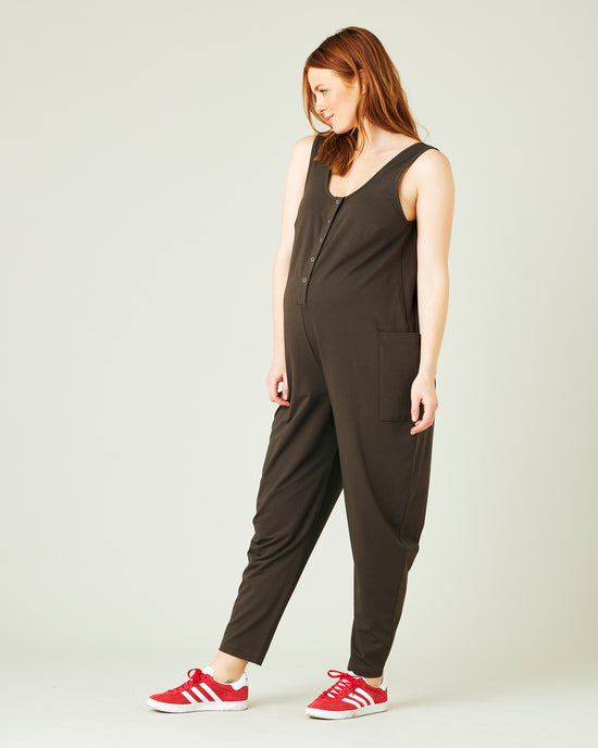 pregnant model wears cocoa cotton jersey poppy jumpsuit