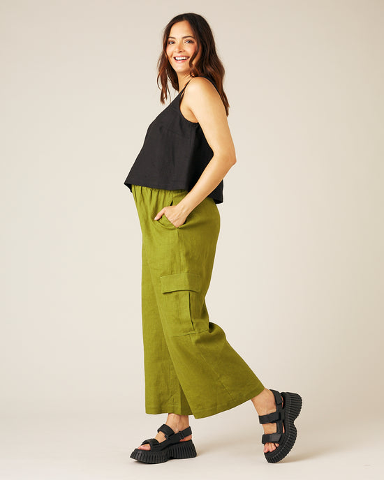 pregnant model wears pea pod linen trousers