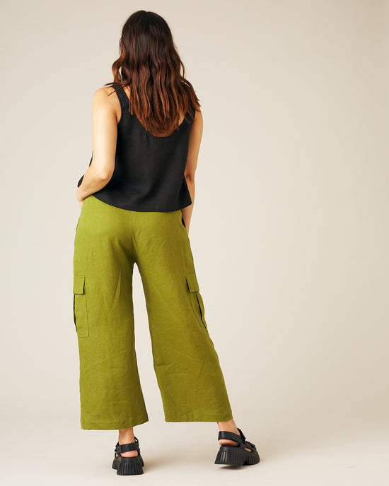 pregnant model wears pea pod linen trousers