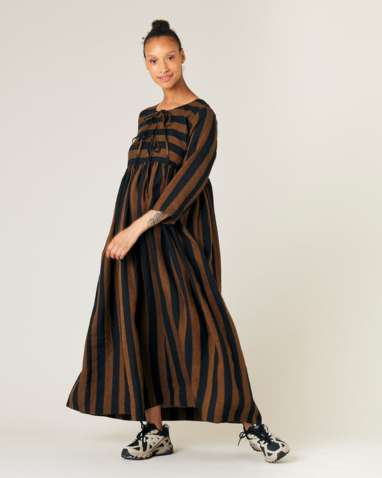 pregnant  model wears rust stripe willow linen dress