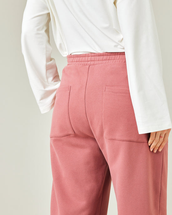 pregnant model wears dusty pink fleece jersey trousers