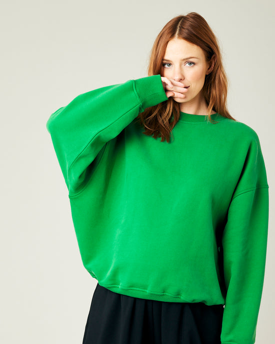 pregnant model wears juniper green jersey riley jumper