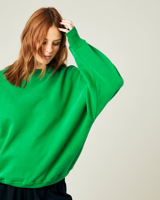 pregnant model wears juniper green jersey riley jumper