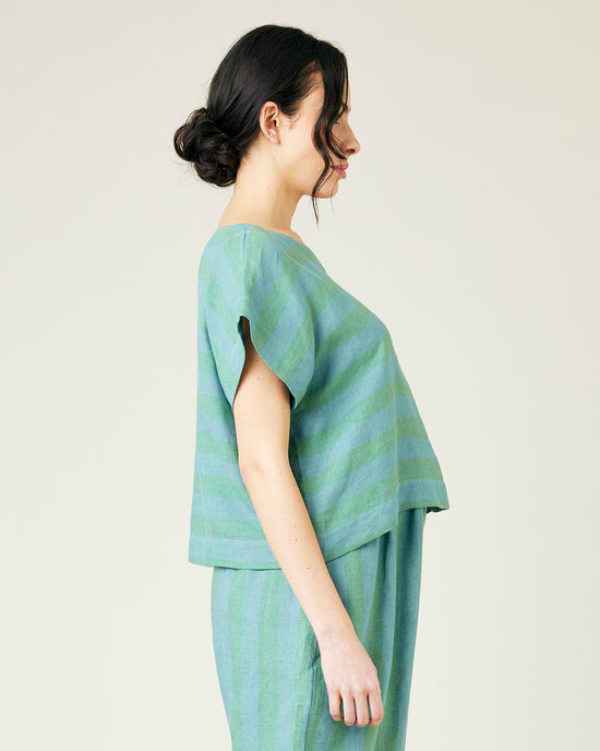 pregnant model wears ocean stripe linen polly top