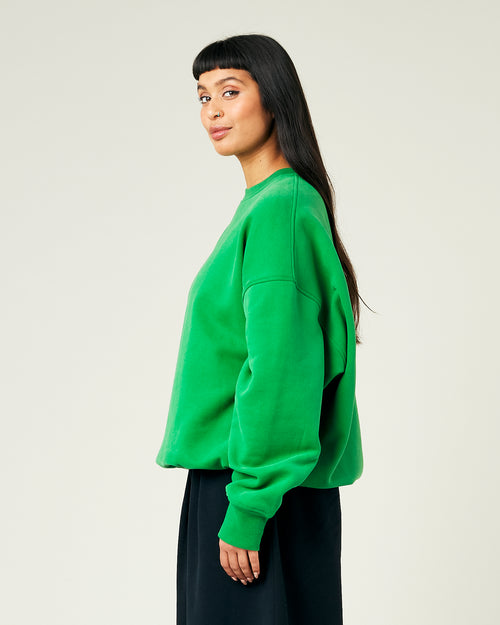 model wears juniper green jersey riley jumper