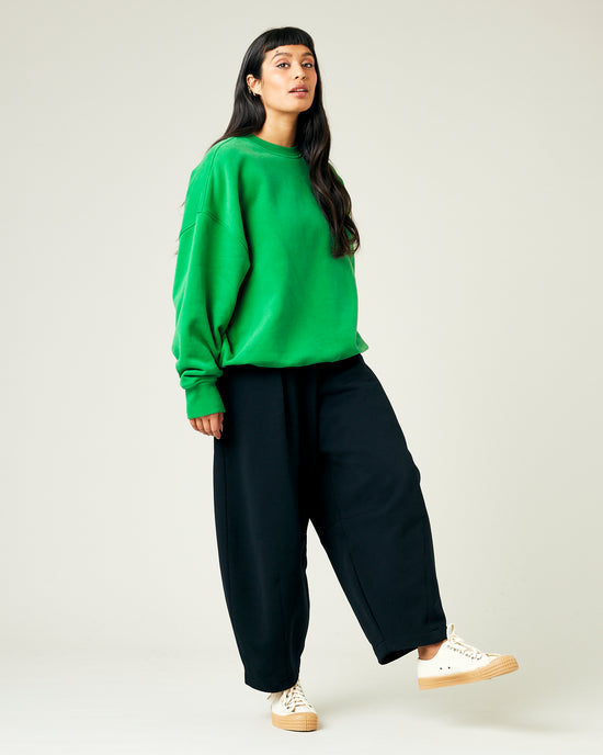 model wears juniper green jersey riley jumper