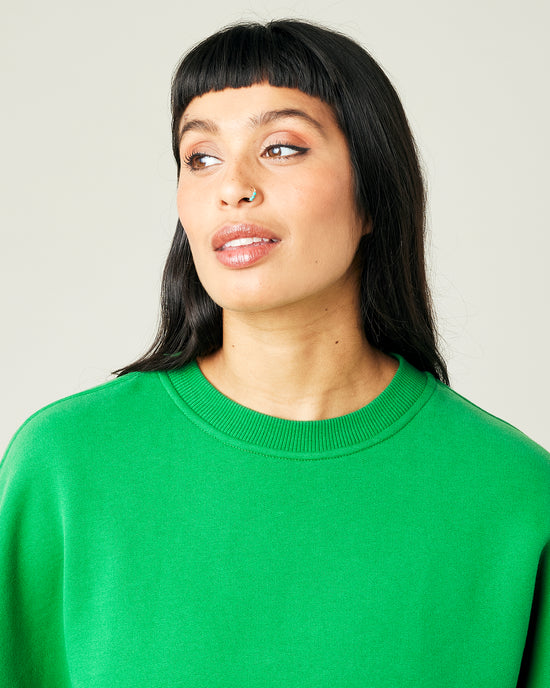 model wears juniper green jersey riley jumper