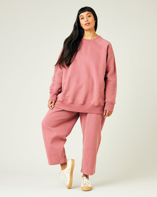 model wears dusty pink fleece jersey trousers