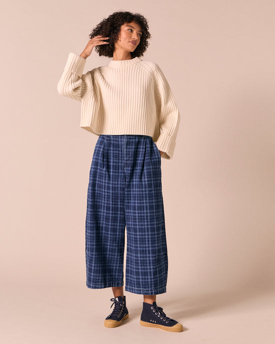 model wears bonnie mid wash plaid jeans right