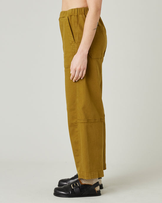 model wears hay callie twill left