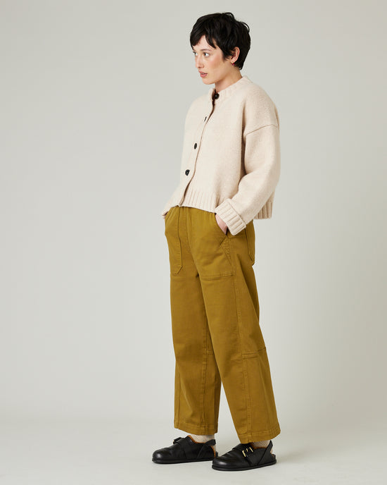 model wears hay callie twill