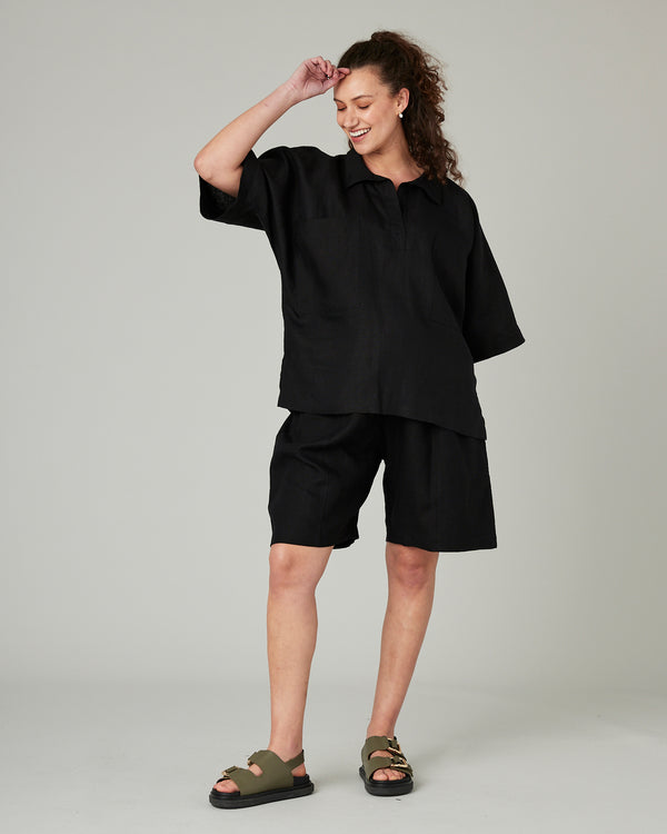 pregnant model wears black linen cara shirt 