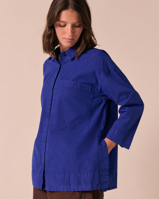 model wears edith klein blue cotton popolin shirt