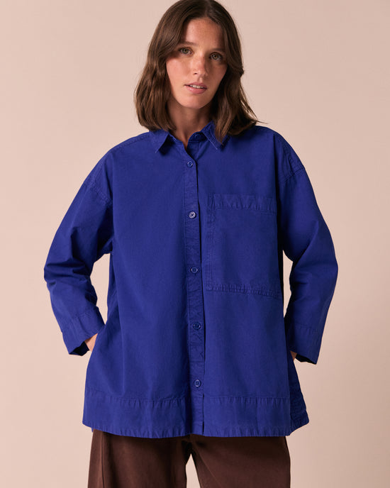 model wears edith klein blue cotton popolin shirt
