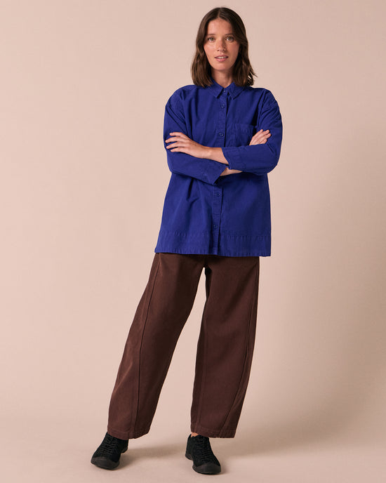 model wears edith klein blue cotton popolin shirt