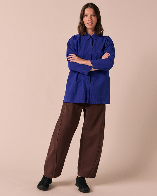 model wears edith klein blue cotton popolin shirt