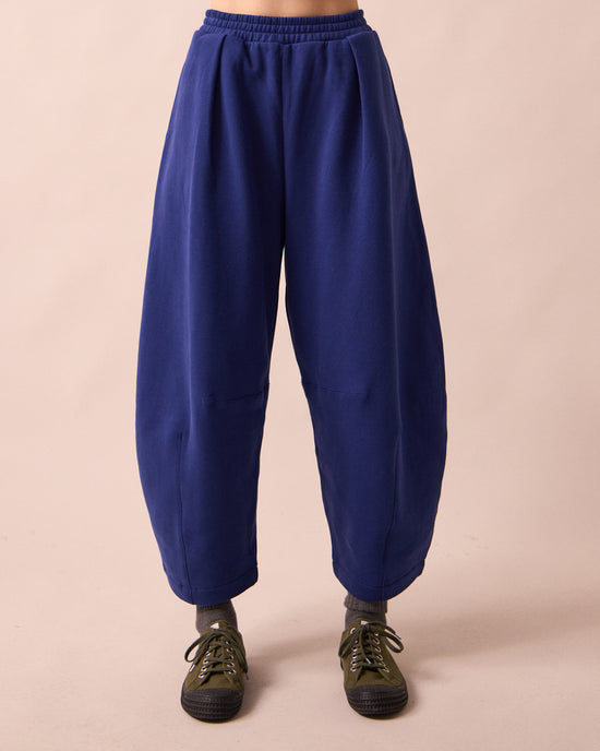 model wears daisy french blue fleeceback jersey trousers front