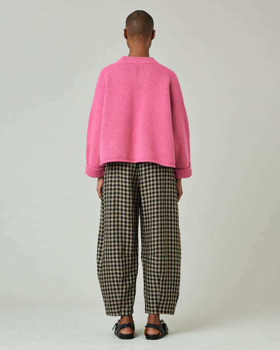 model wears coffee gingham daisy trousers 