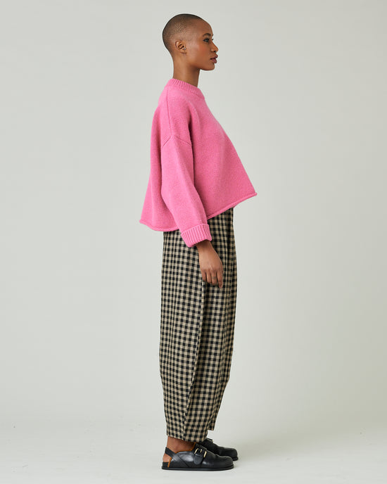 model wears coffee gingham daisy trousers 