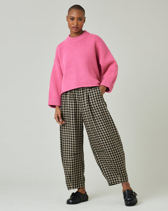 model wears coffee gingham daisy trousers 