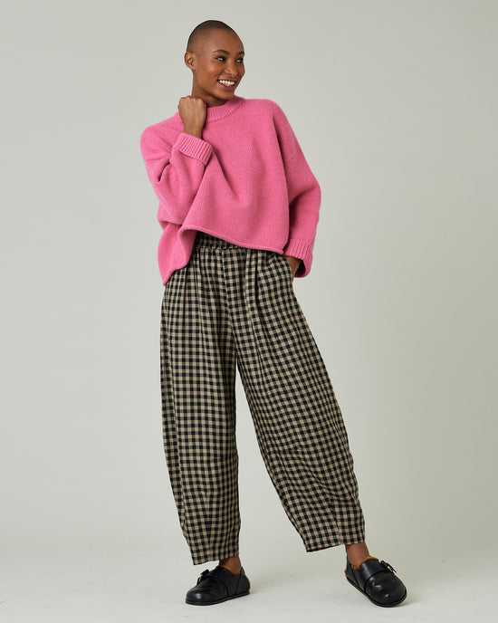 model wears coffee gingham daisy trousers 