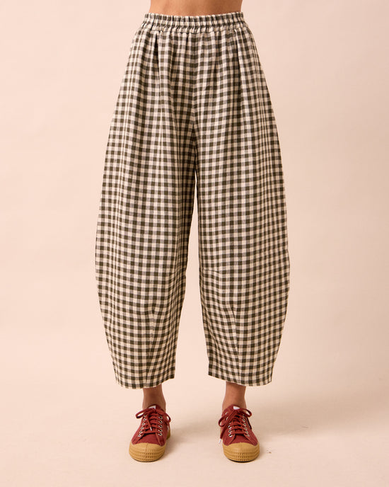  model wears daisy olive gingham linen trousers front