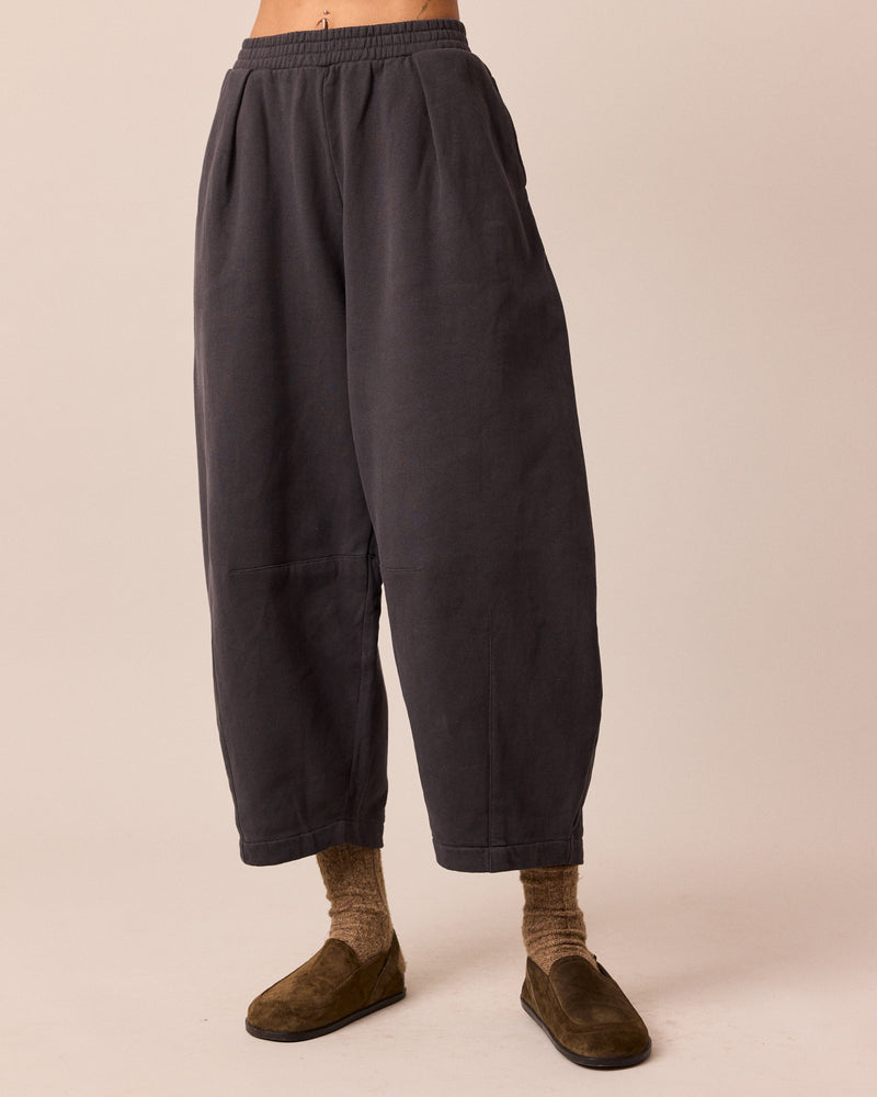 model wears daisy slate fleeceback jersey trousers front