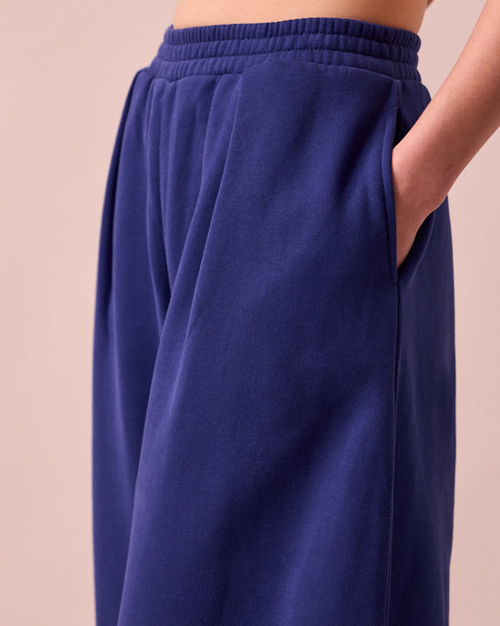 model wears daisy french blue fleeceback jersey trousers 