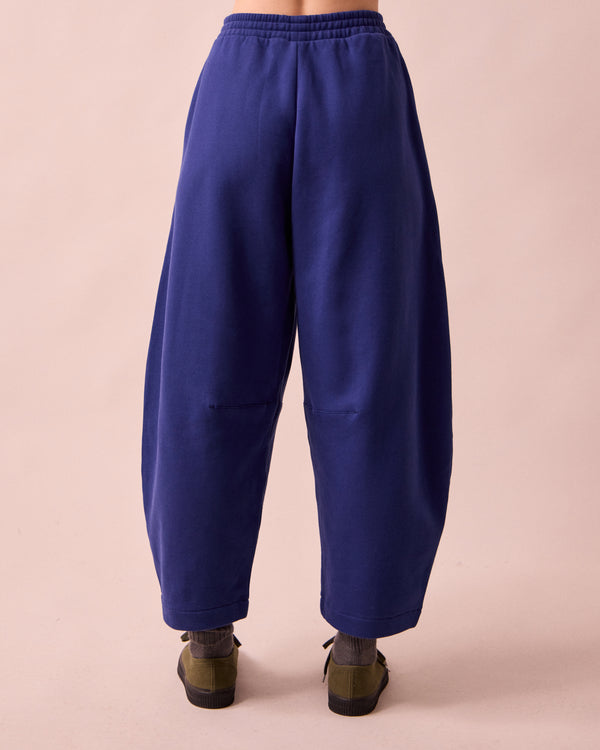 model wears daisy french blue fleeceback jersey trousers back