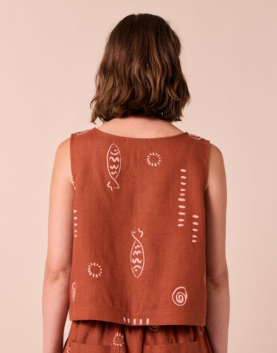 model wears esme beachcomber print linen top.