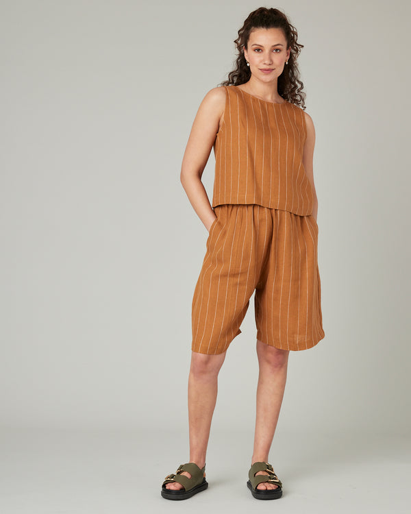 pregnant model wears honey stripe liv linen shorts
