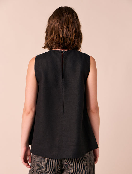 model wear georgie black linen top